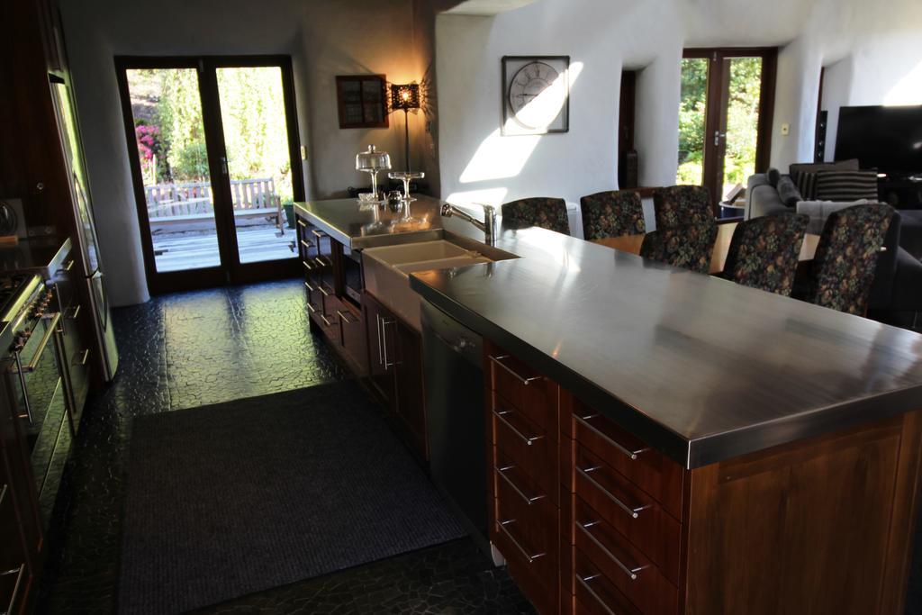 The Paddock Straw Bale Luxury Holiday House Arthurs Point Номер фото
